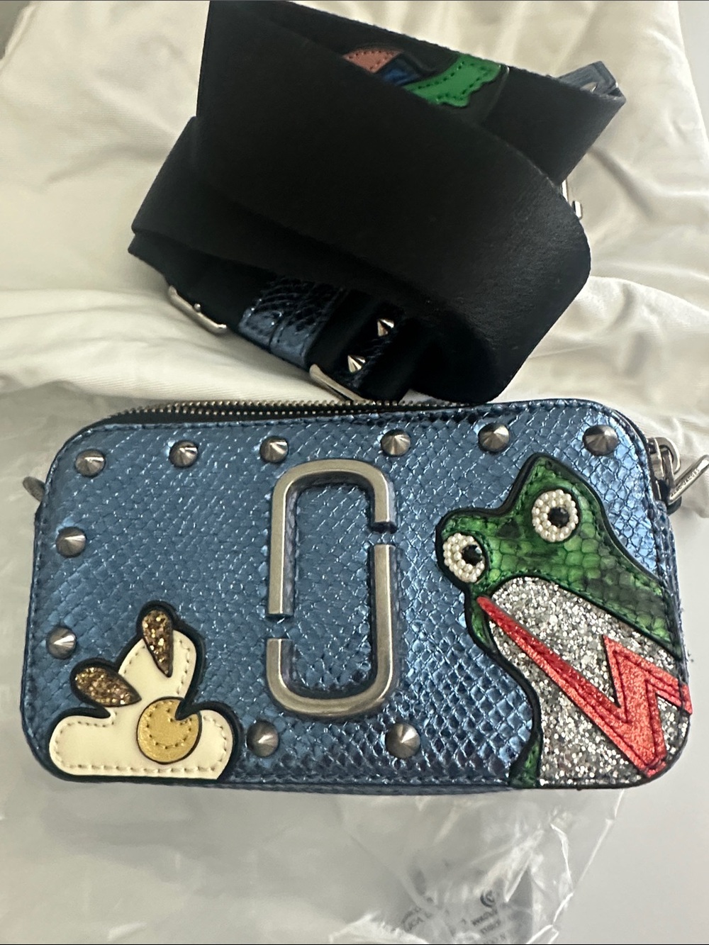 Marc Jacob’s Limited Blue Metallic Crossbody Camera Bag with Frog Patch - Picture 3 of 7